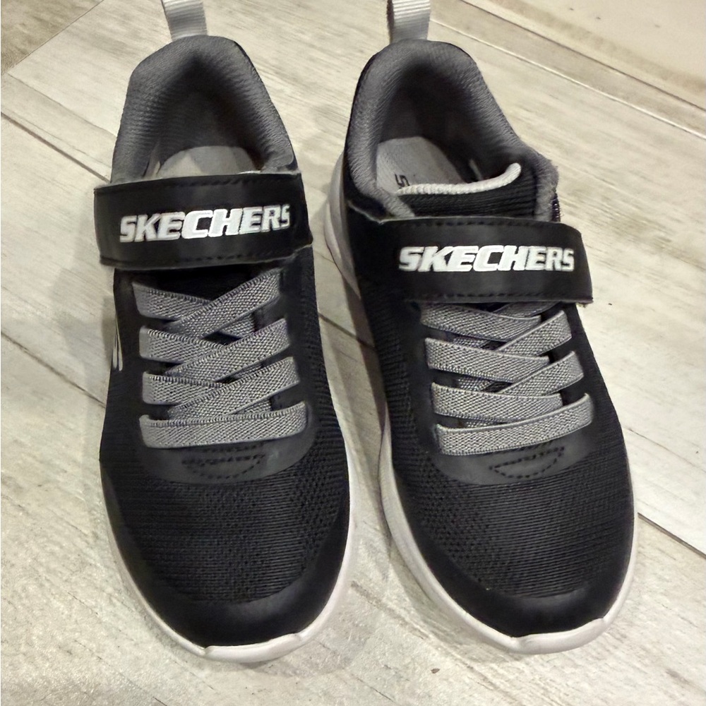 Skechers Kids Black & Gray Lightweight Athletic Sneakers size 11